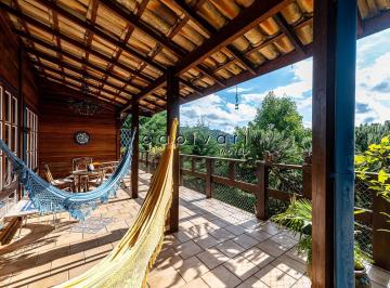 Casa · 384m² · 3 Quartos · 10 Vagas · Casa mágica na Montanha Magnífica