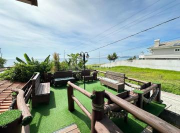 Foto 01 · Casa Qadra mar em Balneário piçarras, 5 quartos, sala com mesa de sinuca, piscina, casa toda mobilia