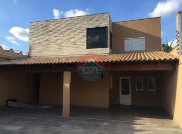 Casa · 236m² · 4 Quartos · Ótima Residência