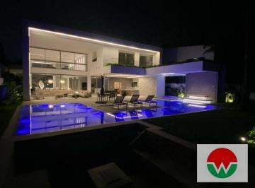f4488f95ed1cdb7432a3720187d824d92b29d65f · Casa nova, projeto moderno 7 suites , condominio Acapulco, Guarujá