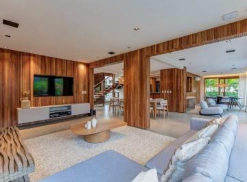 Casa · 558m² · 5 Quartos · 4 Vagas · Excelente Casa Alto Luxo 5 suítes à venda em Praia do Forte