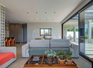 Casa · 302m² · 3 Quartos · 4 Vagas · Condomínio Amobb casa 3 quartos  piscina  vista livre aceita financiamento Habite-se