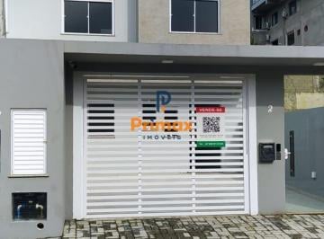 Casa · 3 Quartos · Sobrado a 600 metros do mar, em Perequê, Porto Belo!