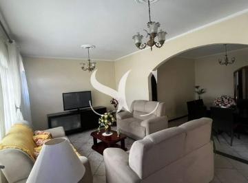 Casa · 250m² · 3 Quartos · 5 Vagas · Vende-se casa com edícula e 250m², em São Vicente