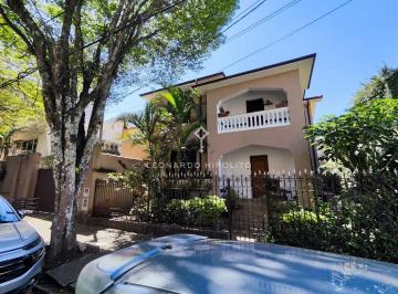 Casa · 370m² · 8 Quartos · 5 Vagas · Casa à Venda na Região Central
