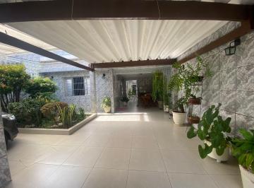 Garagem · Excelente casa no centro do bairro do Limão