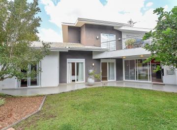 FUNDOS COM QUINTAL · RESIDÊNCIA TÉRREA MOBILIADA, 03 QUARTOS/01 SUITE CONDOMÍNIO CLUBE DE ALTO PADRÃO PINEVILLE - PINHAS