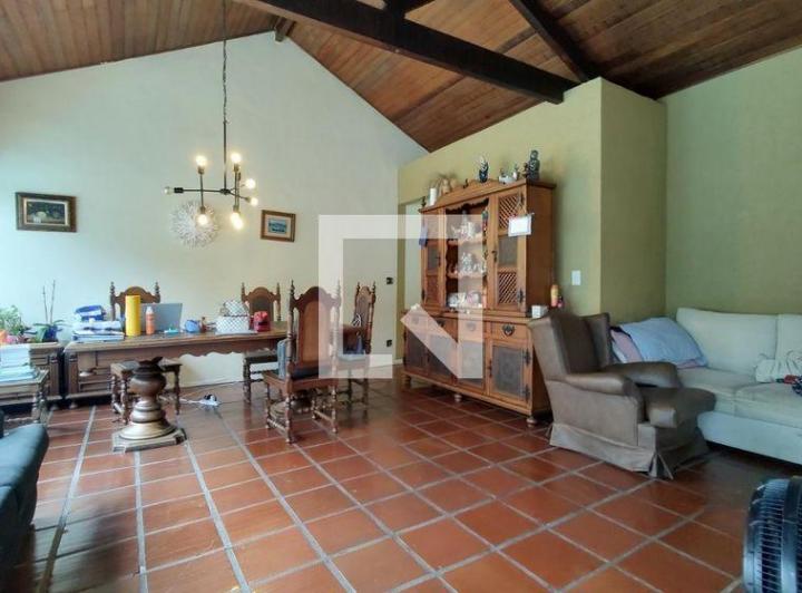 Foto do imóvel - Casa em condomínio à venda com 3 quartos, quintal e jardim