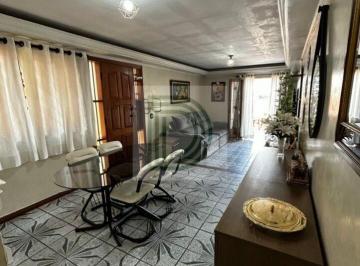 Casa · 146m² · 3 Quartos · 2 Vagas · Sobrado em rua  sem saída com portaria eletrônica e controle.