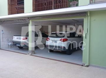 Casa · 200m² · 3 Quartos · 7 Vagas · Casa térrea com 3 dormitórios sendo 2 suítes á venda na Vila Nivi