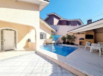 efcd3d99218f26739b3bef8f0b5602d574af78e1 · Casa à venda na praia da Enseada, Guarujá, ampla, confortável, clara e arejada com excelente distrib