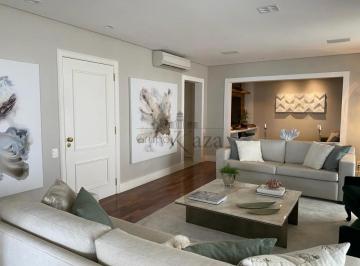 Apartamento · 260m² · 3 Quartos · 4 Vagas · Apartamento - Panamby  - 3 Suítes - 260m².