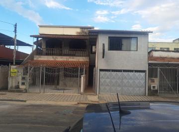 Casa · 700m² · 4 Quartos · 2 Vagas · Casa em benfica