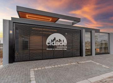 Casa · 190m² · 2 Vagas · Casa a venda com piscina no Bairro Cancelli, Cascavel-Pr