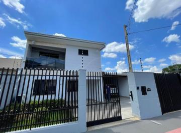Casa · 195m² · 3 Quartos · 4 Vagas · Sobrado à venda no Jd. Alvorada em Maringá/PR com 195,38m² de construção e com 3 quartos