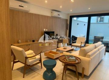 Casa · 200m² · 4 Quartos · 2 Vagas · Casa de condomínio, disponível para venda em Juquehy.