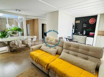Casa · 330m² · 2 Quartos · 1 Vaga · Casa e barracão