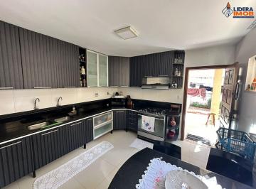 Foto 01 · Casa residencial duplex para Venda em condomínio fechado em Catu de Abrantes, Camaçari, 5 quartos, s
