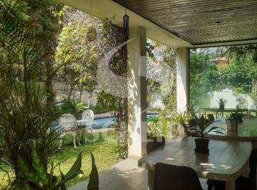 Casa · 328m² · 4 Quartos · 5 Vagas · Casa a venda no jardim Leonor com 4 quartos sendo 2 suites.