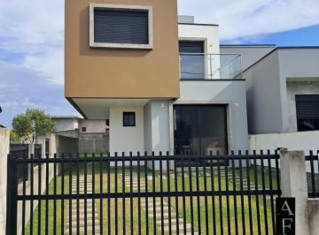 Casa · 109m² · 3 Quartos · Casa No Bairro Encantada, Garopaba/SC
