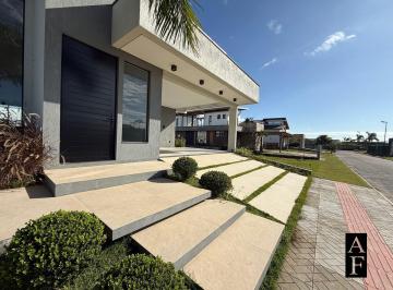 Casa · 185m² · 3 Quartos · 2 Vagas · Casa em Garopaba em condominio