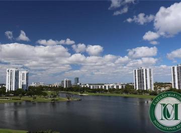 Foto 01 · Apartamento com 3 dormitórios no coração de Aventura, com vista para o Campo de Golfe