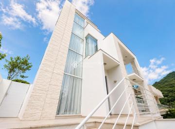Casa · 336m² · 3 Quartos · 2 Vagas · localizada na Lagoa da Conceição.