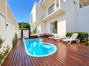 Casa · 336m² · 3 Quartos · 2 Vagas · localizada na Lagoa da Conceição.
