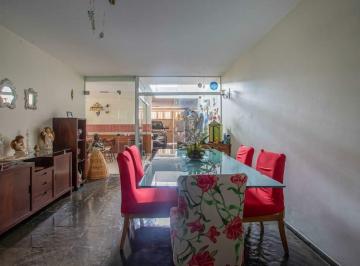 Casa · 407m² · 7 Quartos · 2 Vagas · Mergulhe em um oásis de conforto e amplitude nesta casa espetacular de 407m² na 705 Sul.