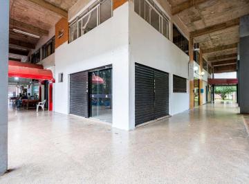 Comercial · 200m² · CLN 115 Bloco B, 2 lojas vitrines sendo uma esquina e com subsolo