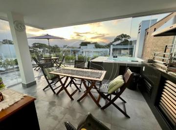 Casa · 240m² · 4 Quartos · 2 Vagas · Villágio de alto padrão com 4 dormitórios - Módulo 24 - Riviera de São Lourenço.