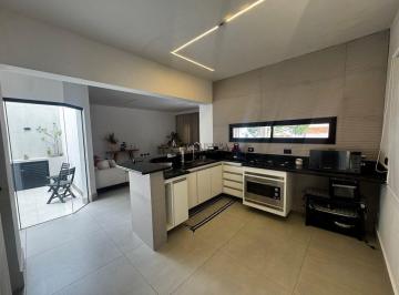 0qm1vw2otcym2rjnti4ogm0_md · Casa em Condomínio em frente ao Pão de Açucar