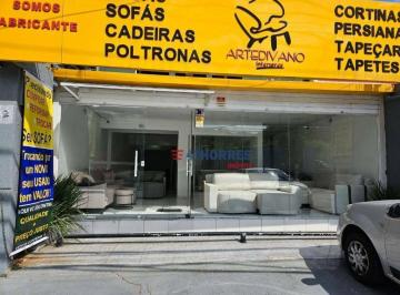 cf686b73907b8ac1d915bb5a7102b075afb64003 · Salão comercial com 133 mts, em ótima localização