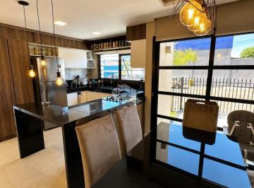 Casa · 129m² · 3 Quartos · 2 Vagas · Casa Plana com 3 dormitórios, sendo 1 suíte master.
