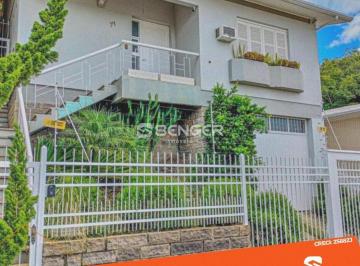 Casa · 241m² · 4 Vagas · EXCELENTE CASA COM PISCINA NO CENTRO