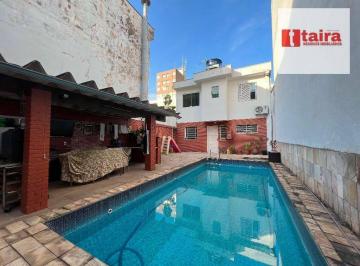 2a82d81b69e8e958f0af10fdeb9fadd14e768540 · Casarão com Piscina / 3 suítes / 4 vagas / espaços amplos