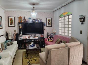 Casa de 4 quartos, Guará · QI 14, amplo sobrado, 4 quartos, 2 suítes, bem arejado e iluminado!