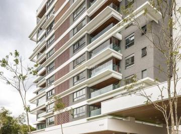Fachada do Landhaus da Plaenge no Ecoville com arquitetura de alto padrão · Garden exclusivo no Ecoville com 321m² privativos 3 suítes, alto padrão Plaenge.