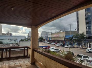 Casa de 4 quartos, Taguatinga · Casa Sobrado ótima  localização/opção comercial e Residencial 