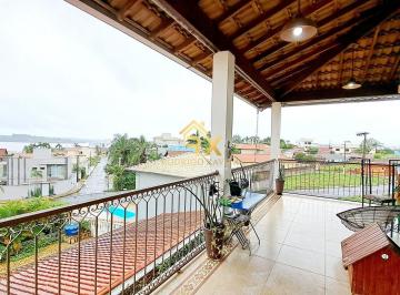 Casa · 193m² · 3 Quartos · 4 Vagas · Casa Padrão em Fama com vista para o Lago