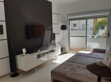 Casa · 365m² · 4 Quartos · 3 Vagas · Sobrado Confortável com 3 Suítes em Condomínio com Área Gourmet e Piscina