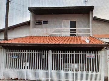 Casa de 3 quartos, Taubaté · abaixou preço sobrado geminado Quiririm