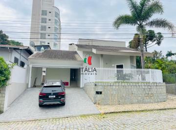 Casa · 260m² · 3 Quartos · 2 Vagas · Casa à venda no bairro Centro I - Brusque/SC