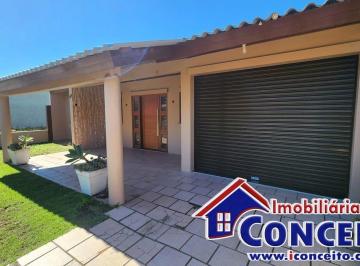 Casa de 4 quartos, Imbé · C478 - Excelente residência composta de 04 dormitórios a 200 metros do mar