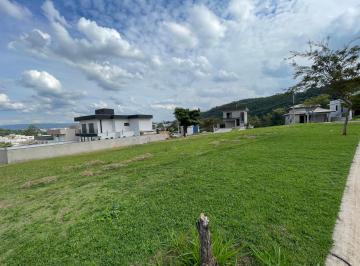 Terreno de esquina em leve declive · Terreno de esquina Cond Residencial Ibi Aram 2 - Itupeva