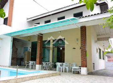 Casa · 6 Quartos · 4 Vagas · 
                                Sobrado em Peruíbe no bairro Três Marias
                          