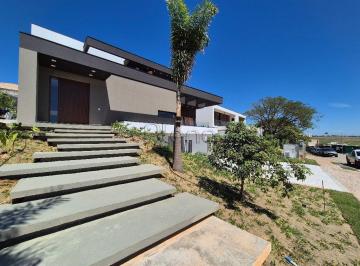 Casa · 411m² · 4 Quartos · 2 Vagas · Sobrado à venda e para locação com 4 suítes no Residencial Jatibela, em Campinas