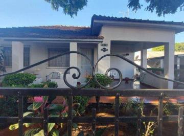 Casa · 240m² · 3 Quartos · 2 Vagas · Casa com 3 quartos, forro de madeira À VENDA na Rua Etore Giovini, próximo à Pizza do Chef e Edifíci
