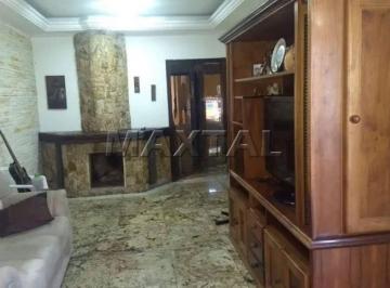Casa · 330m² · 5 Quartos · 9 Vagas · Casas térrea com 330m², 5 quartos sendo 2 Suítes, 5 banheiros e 9 vagas de garagem.