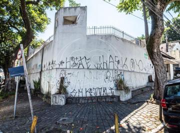 Casa · 182m² · 3 Vagas · casa comercial de esquina em localização ótima!
